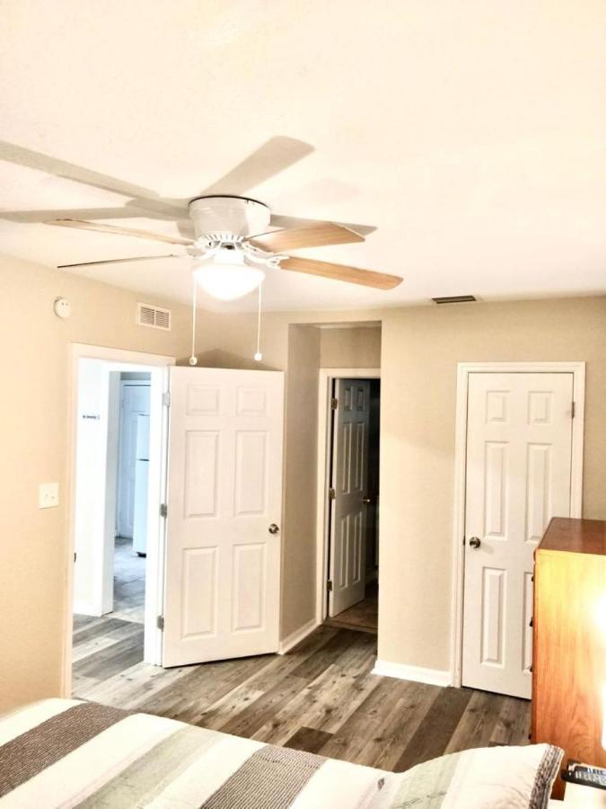 Two Fully Equipped Apartments And A Studio 5 Miles From The Beach Sankt Petersburg Exterior foto